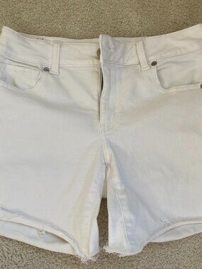 AE American Eagle Next Level Stretch jean shorts size 8